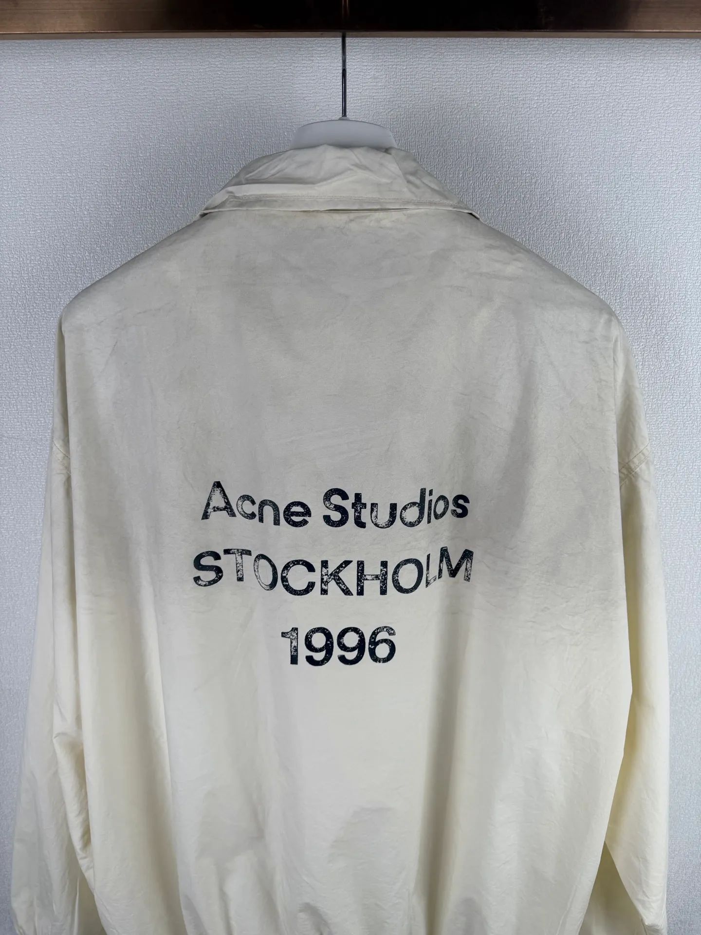 Acne Studios 25FW printed logo distressed double-headed zipper jacket Authentic 6500 purchased and developed, 40-count cotton plain woven fabric 140g, nylon blended honeycomb mesh, ink printing, high temperature pre-shrunk, artificial horsetail, customized 1:1 zipper, customized 1:1 trademark, fitted version Size: 40 42 44 46
